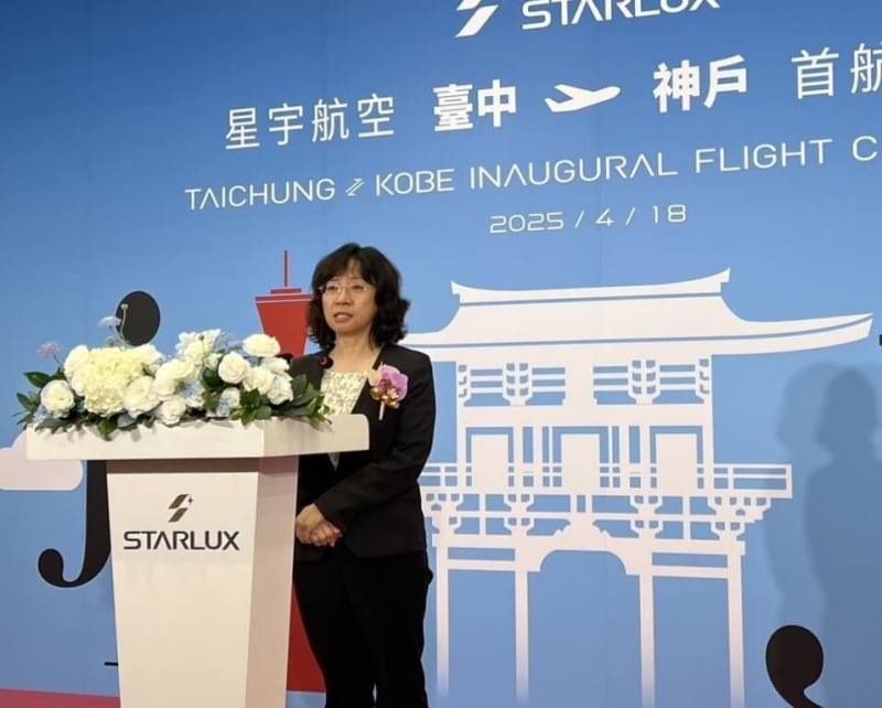 交通部民航局長何淑萍（圖）18日參加星宇航空台中-神戶開航儀式，她說，台中機場夏季班表航點已達11個、恢復至COVID-19）疫情前的79%。（民航局提供）