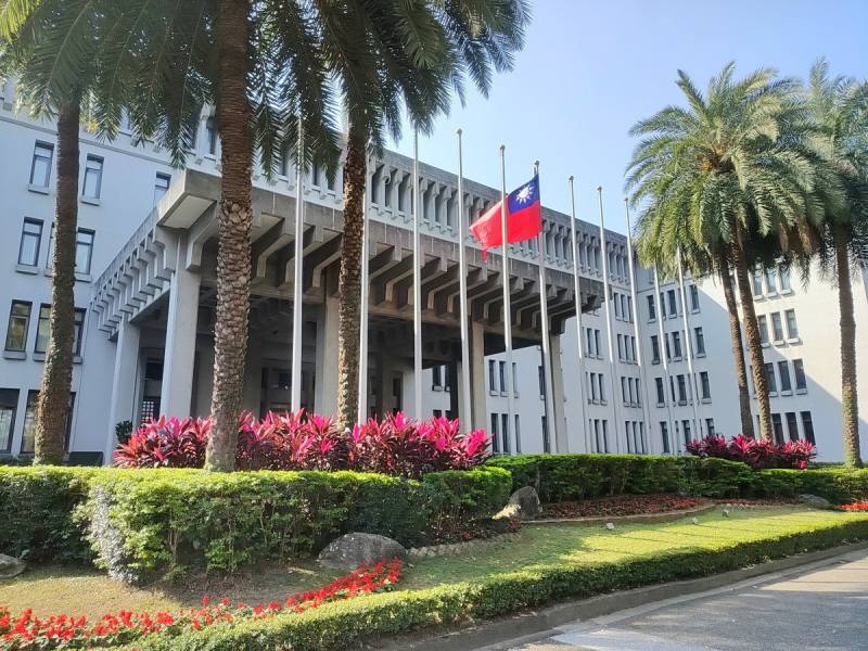 外交部表示，聖克里斯多福及尼維斯聯邦國會通過由總理德魯提出的友台決議，支持台灣參與聯合國、國際刑警組織等國際組織，外交部對此表達誠摯感謝