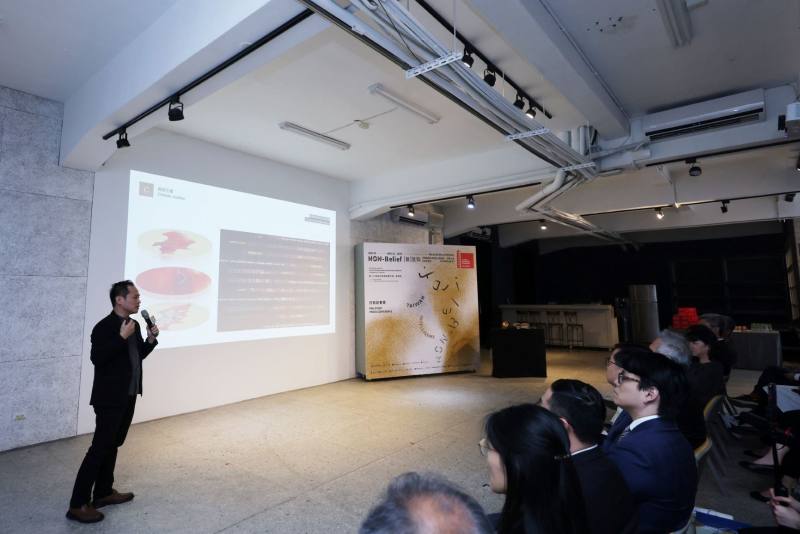 策展人薛丞倫介紹「第19屆威尼斯建築雙年展—臺灣館」參展計畫「【無】信仰：漂蕩世界的臺灣智慧」。