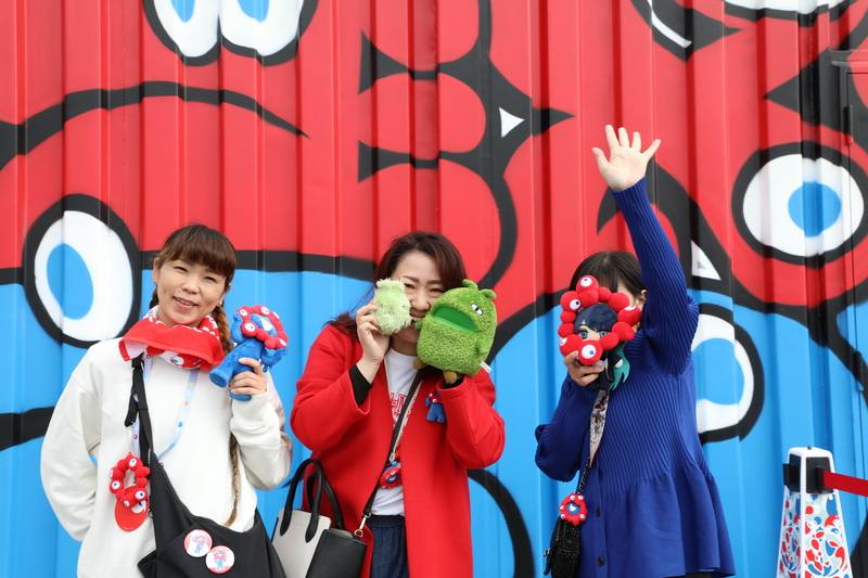 2025年世界博覽會主辦單位萬博協會19日宣布，13日開幕的大阪世博在18日開幕第6天，總入場人數已經突破50萬人。相較於2005年的「愛．地球博」在開幕第2週才突破50萬人，這次參加民眾顯然更加踴躍