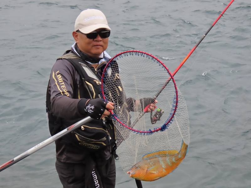 2025年SHIMANO盃澎湖磯釣賽19日展開，參賽的磯釣選手一早搭船前往姑婆嶼等島嶼競竿