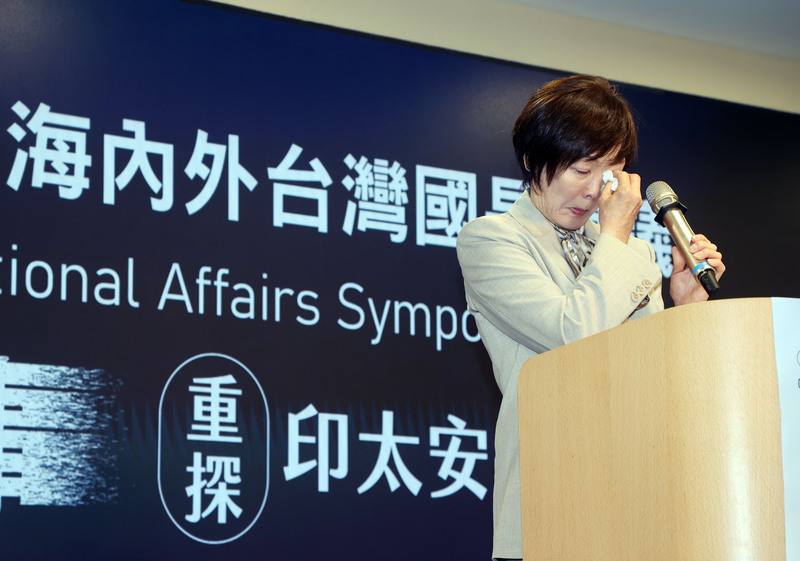 台灣國家聯盟19日舉辦第13屆海內外台灣國是會議，已故日本前首相安倍晉三的妻子安倍昭惠（圖）受邀出席，以「台灣無事即是日本無事」為題發表演說。演說過程中，安倍昭惠數度拭淚