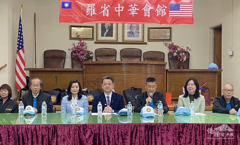 羅省中華會館主席聶澤英(右3)致詞感謝僑務委員會安排臺灣參訪行程