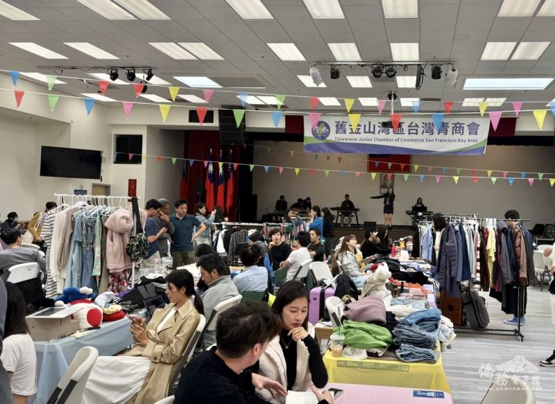 民眾前往會場尋寶