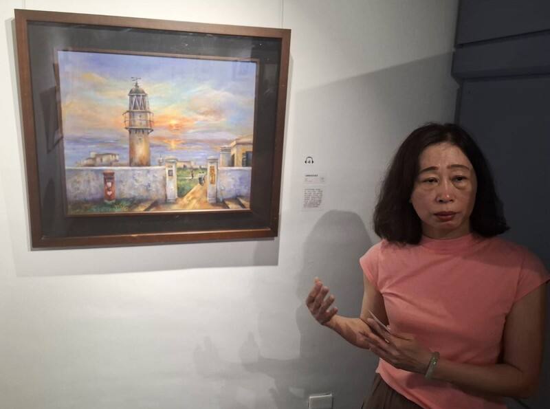 重症病房護理師許培璟（圖）因家庭因素離開職場後，重拾童年興趣，寄情畫筆，20日起在澎湖水族館展出「情繫浯島、菊島–靜謐．自然．美的詩意」畫展