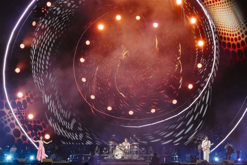 Taiwanese rock band Accusefive (告五人) performs in a concert at Kaohsiung National Stadium April 12. Photo courtesy of B'in Music