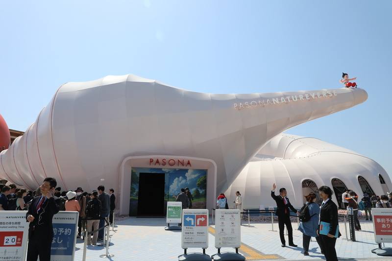 2025年世界博覽會（大阪世博）企業館PASONA NATUREVERSE外觀設計為「菊石」的螺旋形狀，設計師板坂諭表示，因為各種規模的螺旋形狀存在於自然界，因此以螺旋作為「生命的象徵」