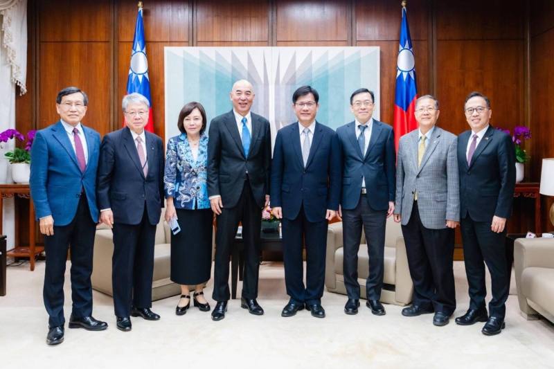 圖外交部長林佳龍（右四）與「日本保守黨」黨代表百田尚樹（左四）、事務總長有本香（左三）及與會貴賓合影