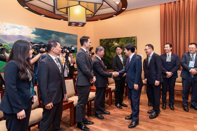賴清德總統21日上午接見北美洲臺灣商會聯合總會「第37屆北美臺商回國訪問暨投資考察團」
