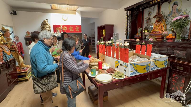 信眾齊聚法蘭克福天后宮慶祝喬遷新址暨媽祖誕辰，虔誠上香祈福