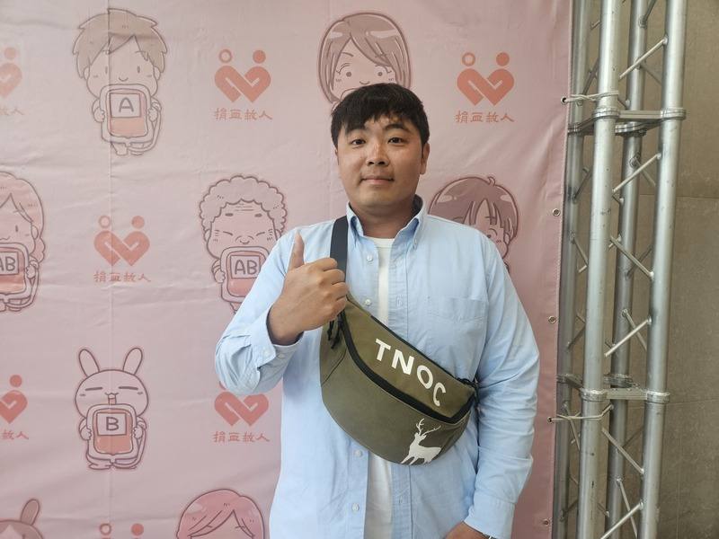 113年度捐血績優表揚大會20日舉行，今年34歲的侯先生（圖）表示，自己在17歲那年前往補習班的路上完成人生首次捐血，如今捐血次數早已超過240次，「我要捐到不能再捐為止」。