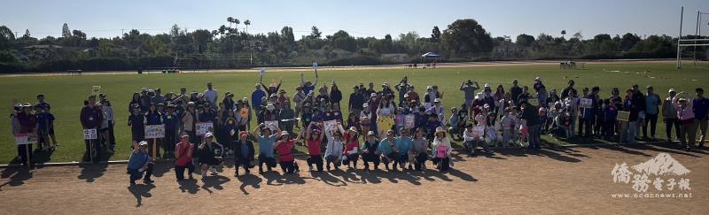 富樂頓中文學校運動會全校大合照