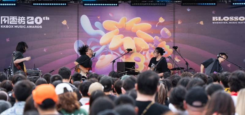 高雄市青年局「高速青春」計畫2025年結合「第20屆KKBOX風雲榜」演唱會，包括2023年培育樂團「鯊魚娃娃機」等登上舞台演出。（高市青年局提供）