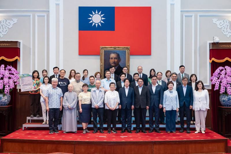 總統與「2025第22屆全國NGOs環境會議環保團體代表」合影