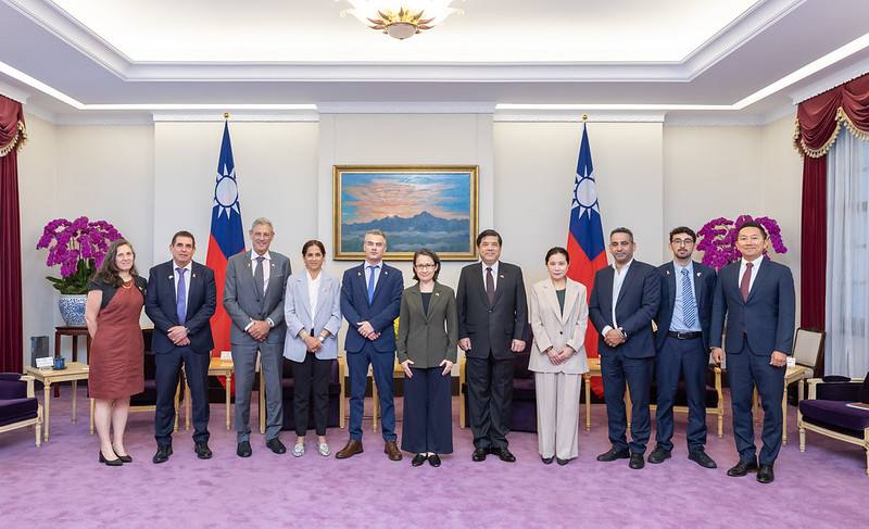 副總統與「以色列國會友台小組主席杜伯斯基Boaz Toporovsky訪問團」合影