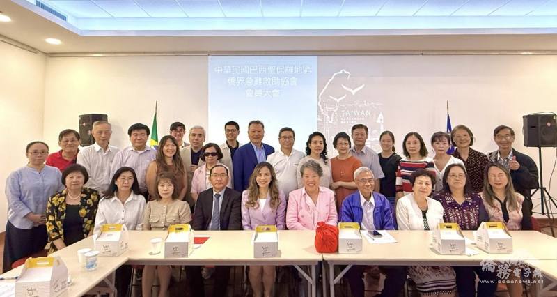 貴賓和出席人員一起合照