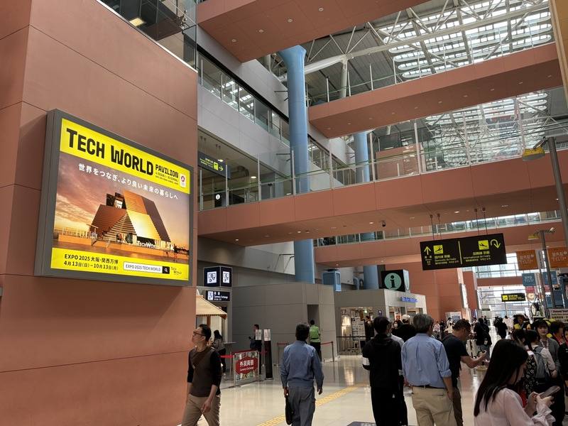 玉山數位科技株式會社策劃展出的Tech World館22日正式開幕，主辦單位在關西機場刊登廣告宣傳