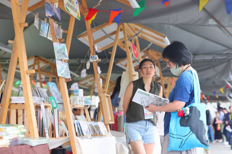 The '2025 Let’s Go Reading' event features 100 selected books for children and youth