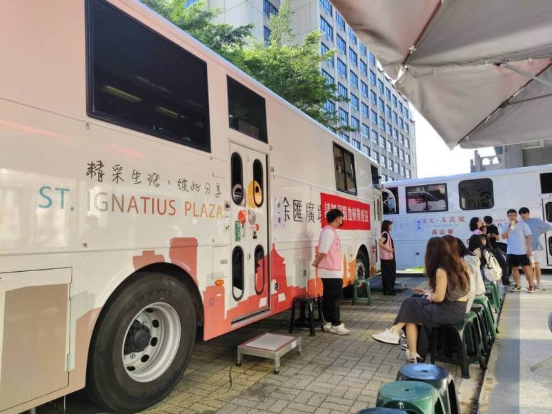 文化大學學生事務處課外活動組攜手捐血中心，於4月22日至24日舉辦「熱血重磅回歸」校園捐血活動，號召全校師生踴躍響應，以實際行動傳遞溫暖與希望。（文大提供）