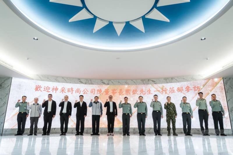 神采時尚事業股份有限公司董事長陳國欽一行，前往陸軍司令部慰問