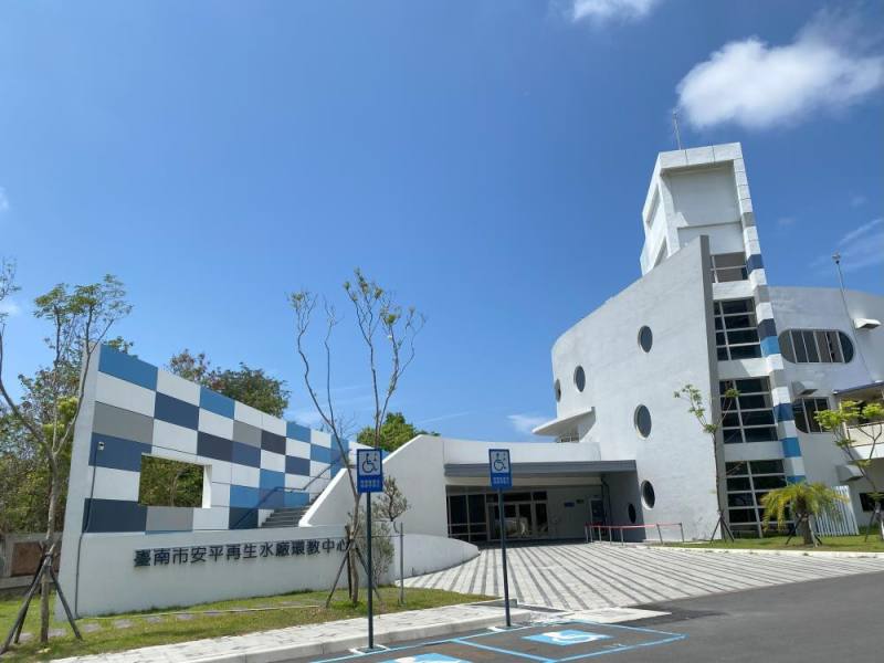 「安平水資源回收中心」透過廠區導覽及多元互動設施，將水資源的珍貴性深植民心，並促使民眾將知識轉化為珍惜水資源的具體行動