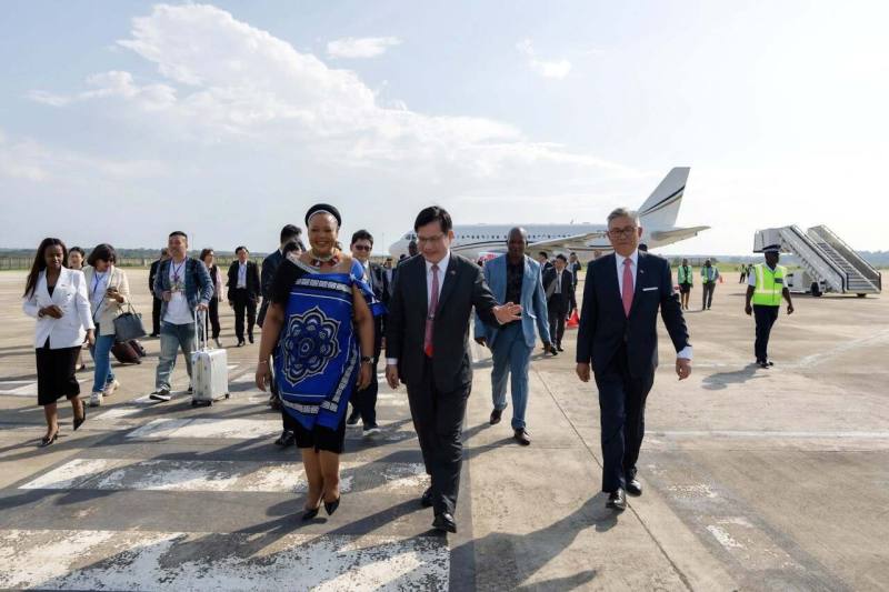 外交部長林佳龍22日抵達史瓦帝尼王國訪問。 (圖:外交部)