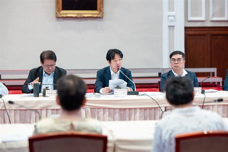President Lai Ching-te (center) speaks to environmental groups on Tuesday. Photo courtesy of the Presidential Office April 22, 2025