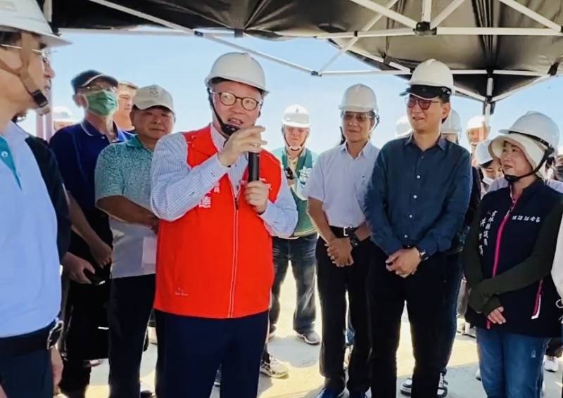 政務委員陳金德率經濟部與環境部前往二崙鄉自強大橋上游視察