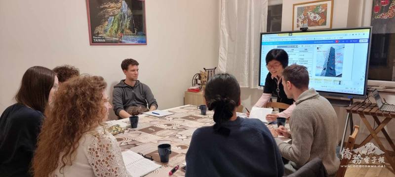 Li Yi‑ying (wearing red‑rimmed glasses) teaching Mandarin at TCML-Jade Mountain Mandarin School.