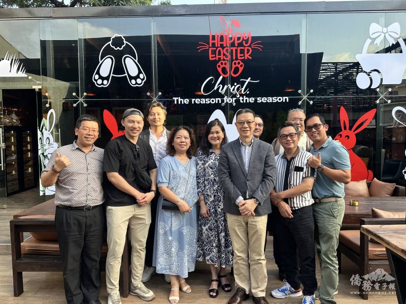 眾人於活動尾聲合影留念，希望本次活動能夠集思廣益未來如何在國慶酒會、臺商會活動等場合協助推廣臺灣精品，使主流社會更加認識臺灣。