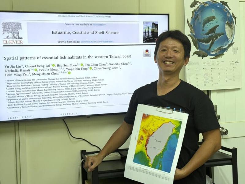 國立中山大學海洋生態與保育研究所助理教授林裕䕒（圖）研究發現，高經濟價值魚種石首魚（俗稱黃魚）因全球暖化有枯竭風險，呼籲列為優先保育與管理的目標物種。（中山大學提供）