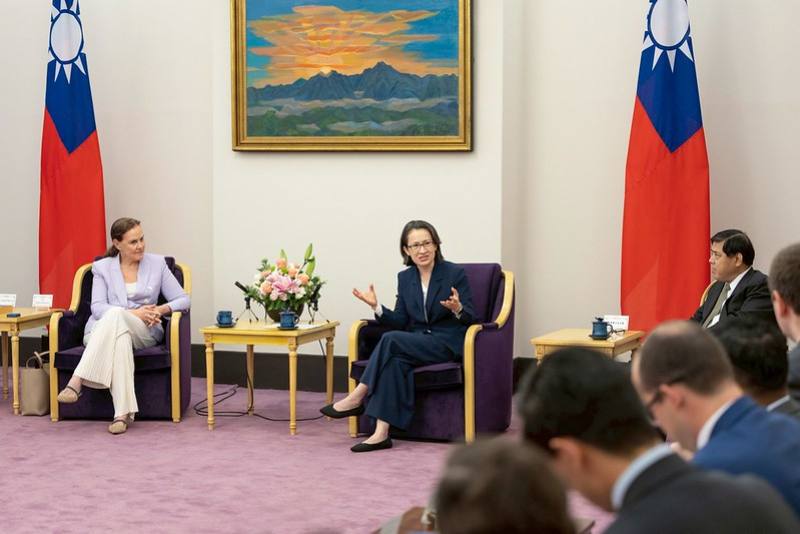 副總統接見「新美國安全中心（CNAS）下一世代國安領袖計畫（NextGen）訪問團」，並相互交流