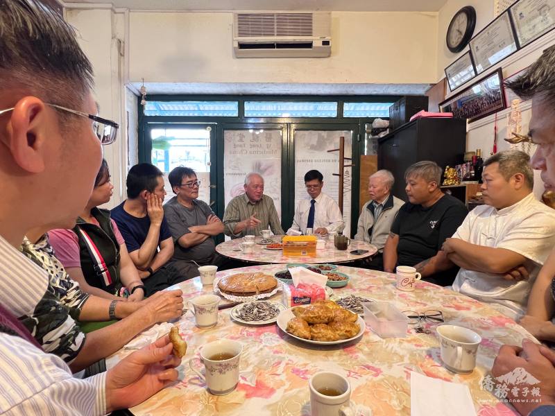 僑務座談中大家充分意見交流