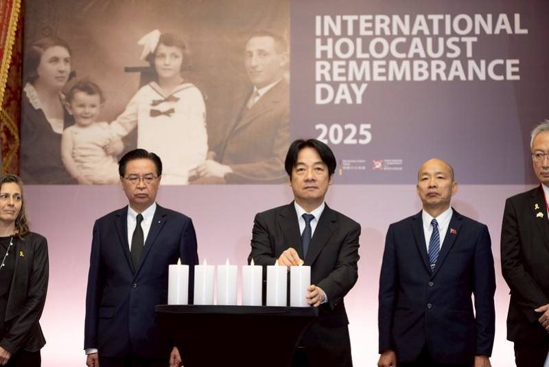 President Lai lights a candle in memory of the Holocaust's victims.