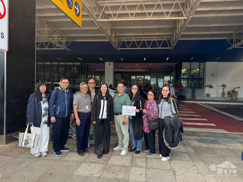 機場迎接僑聯總會訪團