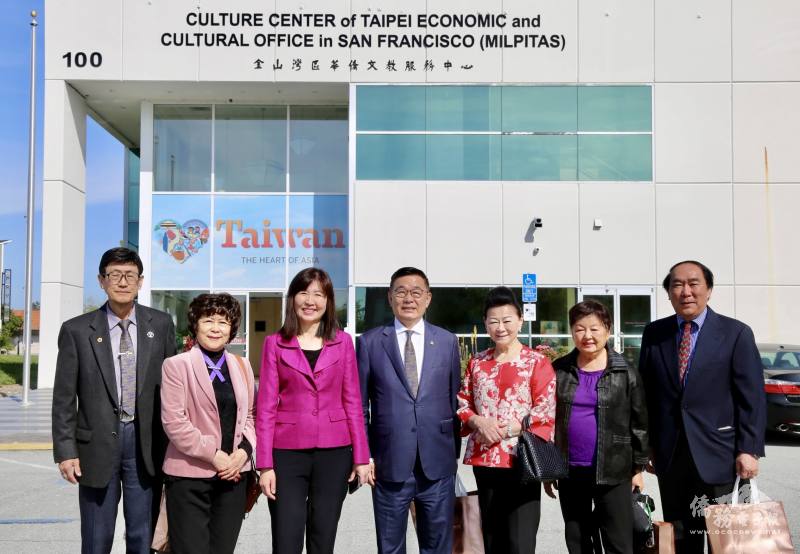 華僑協會總會理事長林齊國伉儷一行拜會金山灣區文教服務中心