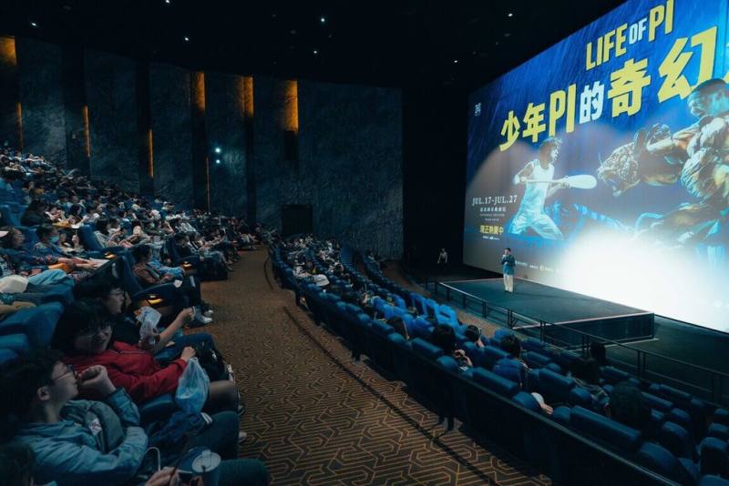 導演李安執導作品「少年PI的奇幻漂流」日前經典重映，邀請影評人聞天祥擔任引言人，他認為電影的成功一定程度影響舞台劇的誕生。（國家兩廳院提供）