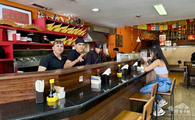 萬里餐廳臺灣風味裝飾的咖啡吧