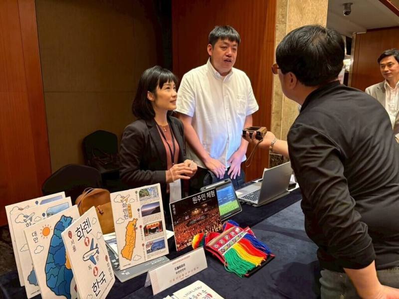 為拓展國際觀光市場，花蓮縣政府於4月17日至22日前往韓國參與觀光推廣活動，並與韓國航空公司洽談「花蓮－韓國直航」合作計畫。（花蓮縣政府提供）
