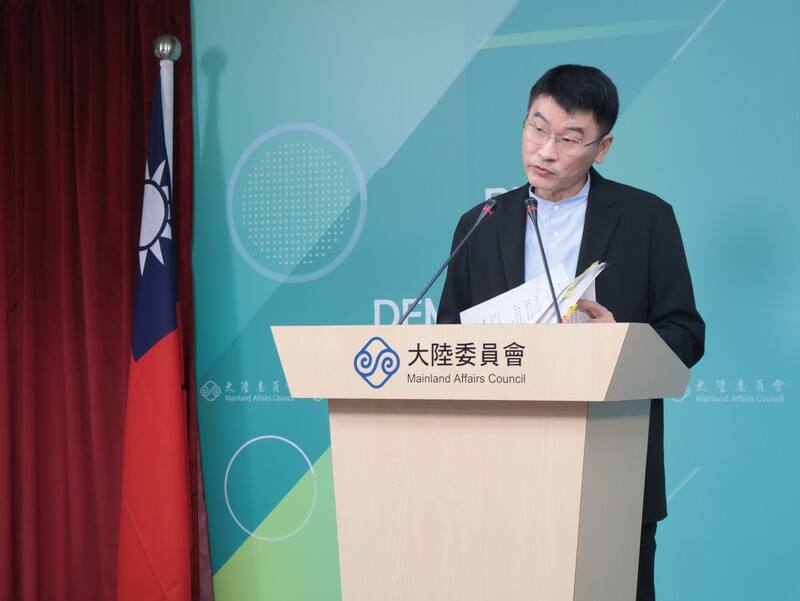 大陸委員會（陸委會）24日下午召開例行記者會，由副主委兼發言人梁文傑主持。梁文傑於會上強調，在台定居的原陸籍人士在取得「喪失原籍證明」時若遇任何困難，可尋求政府協助