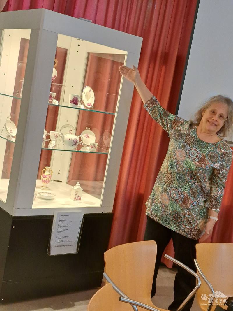 法蘭克福瓷器博物館館長也為大家介紹歐洲英式紅茶茶壺的陳列品