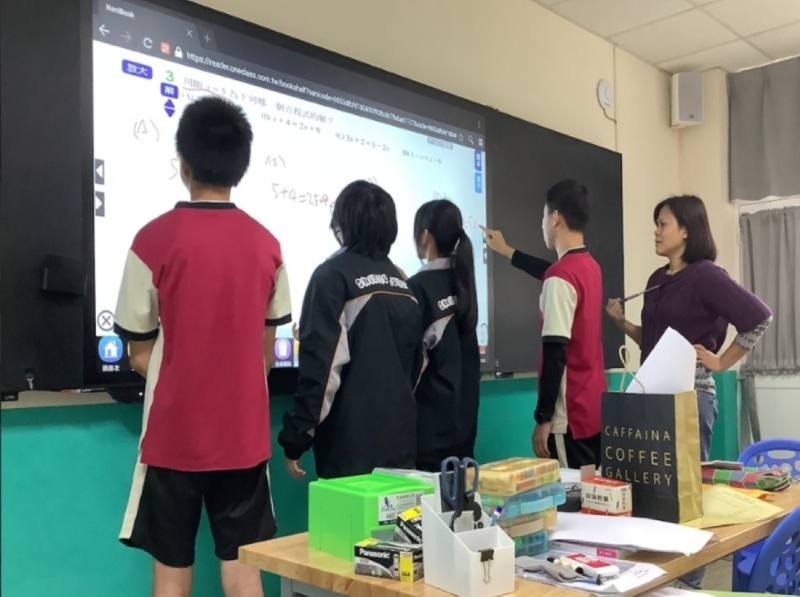 雲林縣立石榴國中─學生上台練習及展現學習成效