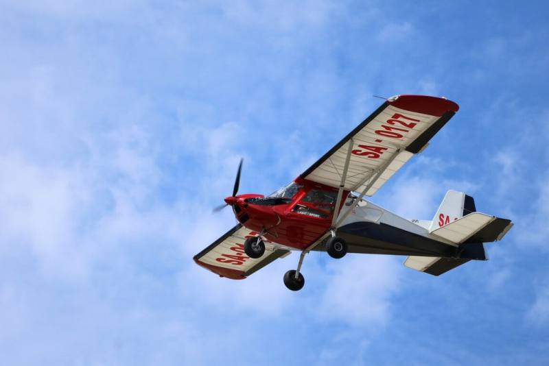 屏東3D旅遊嘉年華將登場，10架超輕航機26日從屏東縣高樹鄉皆豪飛行場直飛恆春機場，為活動暖身。（屏東縣政府交通旅遊處提供）