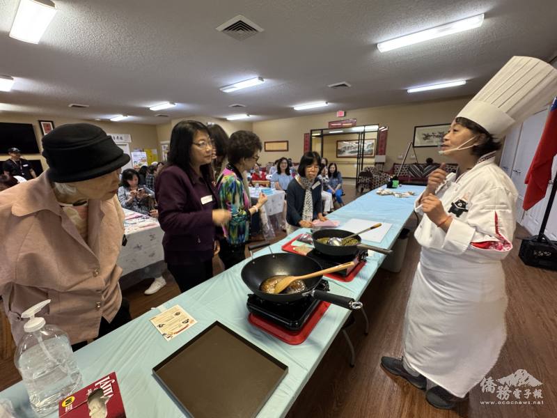 現場民眾與主廚近距離互動交流