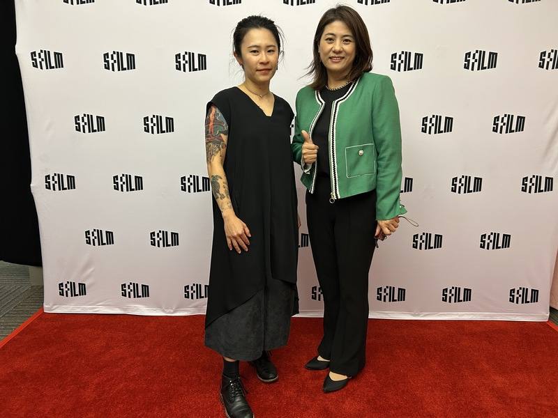 駐舊金山辦事處此次贊助「風流少女殺人事件」放映，新聞組長郭卉蓁（右）表示，文創是台灣重要的軟實力之一，期待透過導演洪瑋婷（左）的作品，讓舊金山更多觀眾認識台灣文化。