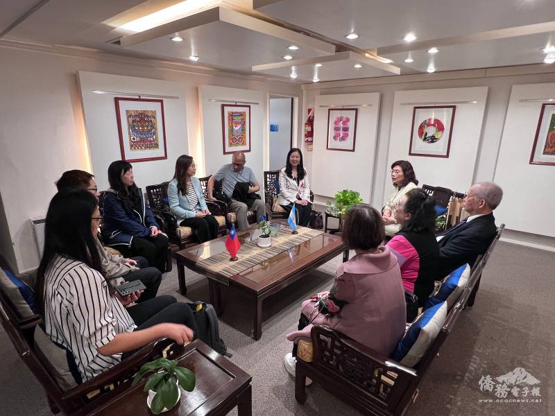 僑聯總會理事長童惠珍與駐阿根廷代表處大使謝妙宏進行交流