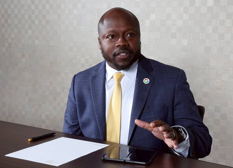 近年來詐騙猖獗，手法不斷翻新，Google全球政府事務與公共政策副總裁懷特（Wilson L. White）接受中央社專訪表示，除了使用人工智慧（AI）來對抗詐騙之外，更有效的方式是跨國界、跨平台、跨產業協同合作