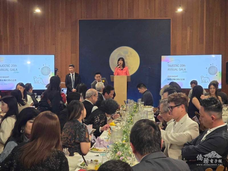 莊雅淑介紹僑臺商各項服務、i僑卡及國際青年親善大使選拔鼓勵青商運用