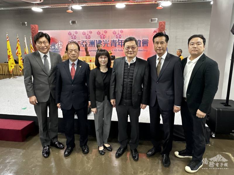 駐韓國代表處代表梁光中伉儷與僑界出席代表合影