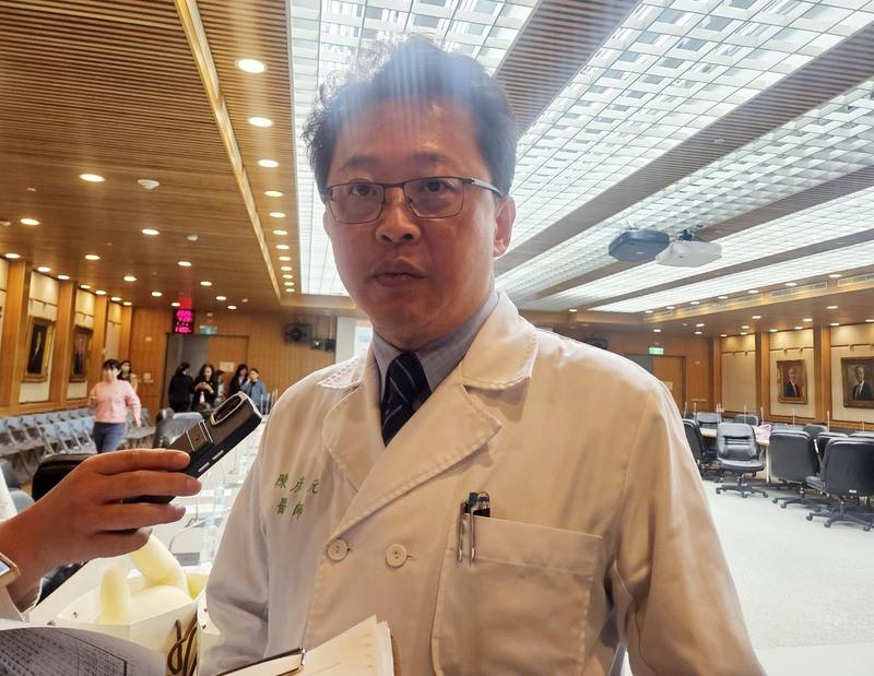 分工酬勞不再一體成趨勢，醫學中心加薪搶才，台大醫院發言人陳彥元（圖）28日受訪時說，台大醫院已有相關分級制度，正研議進一步優化機制